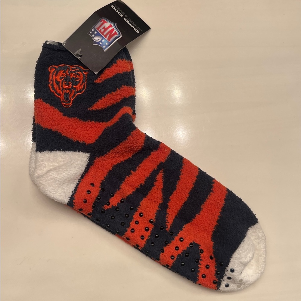 BRAND NEW! Chicago Bears NFL Gripper socks. One size Navy Orange Da Bears logo
